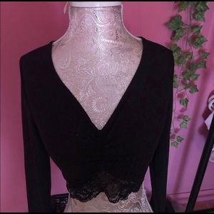 V cute lace crop top